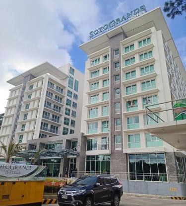 Condo 604 Baguio retreat with pool and gym