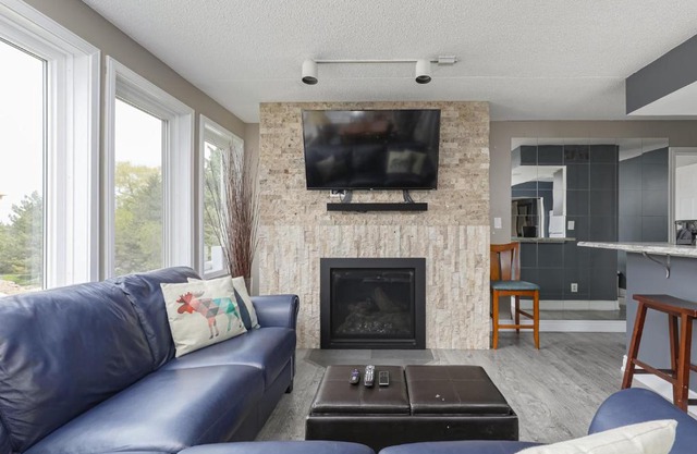 Condo at Blue Mountain on Ski Run Close to Village