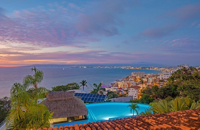 Condo, Gorgeous 3 Bdrm Overlooking Banderas Bay. Sunsets and fireworks daily!