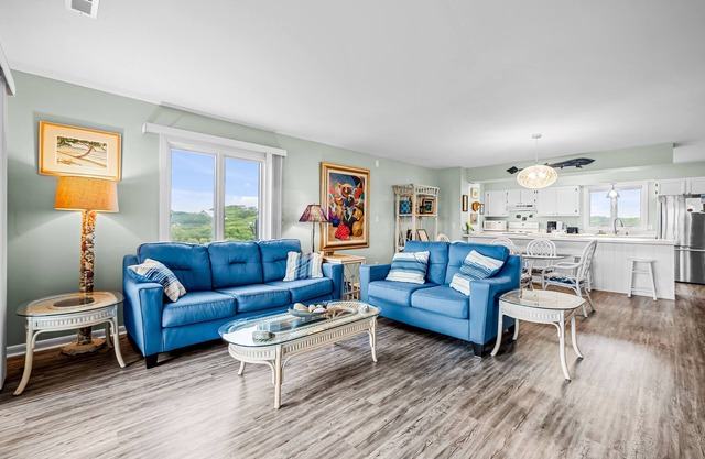 Condo in Oceanfront Complex with seasonal community pool.
