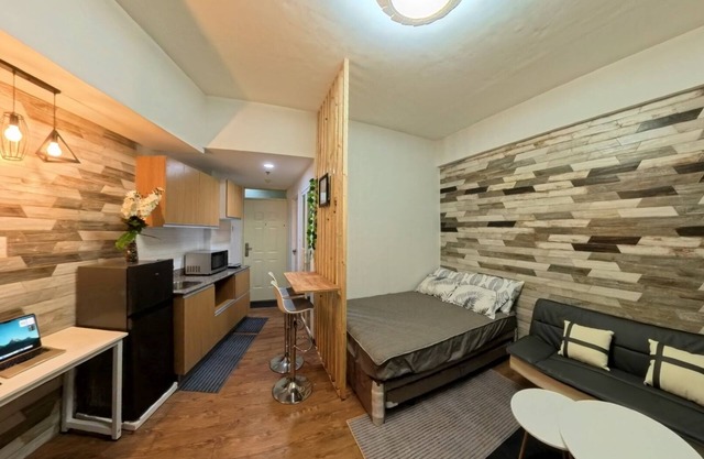 Condo Near Mactan-Cebu International Airport - Free Pool Access