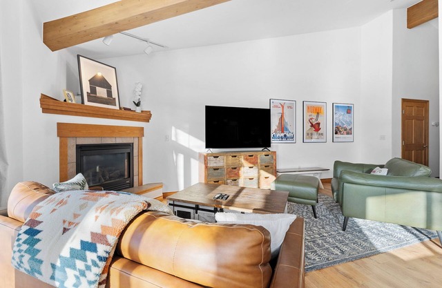 Condo Near Ski Resorts w/Stunning Mountain Views & Shared Hot Tub!