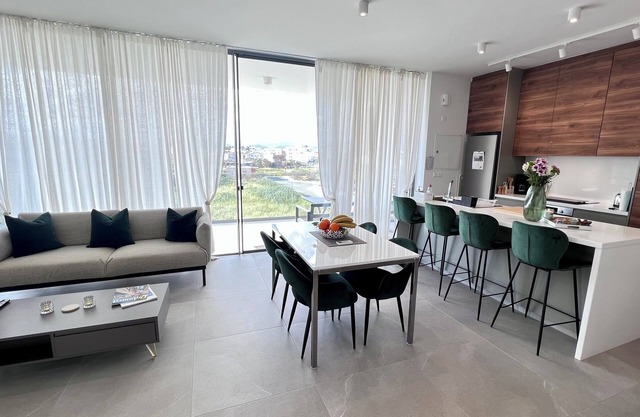 Condo - near to Casino,Port,Tennis Academy, ladiesMile ,Mall,&football stadium.