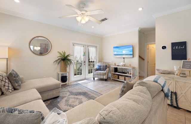 Condo Oasis with Spectacular Pool, Minutes from the Beach: Captain's Chair