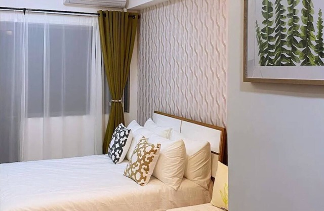 Condo Resort Style in the Center of Everything