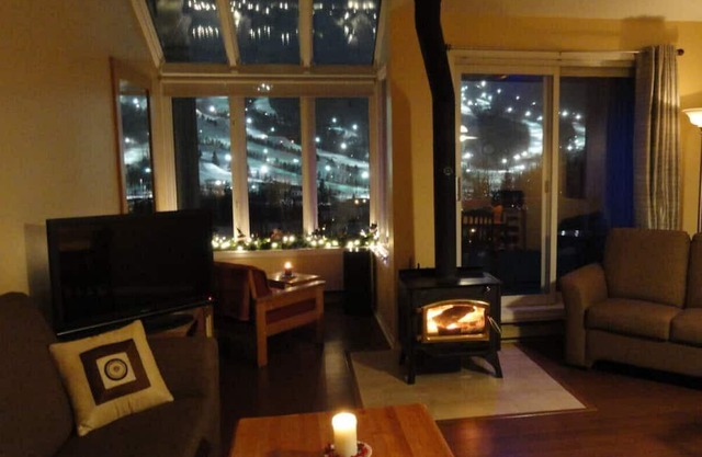 Condo Stoneham, come for the ski, stay for the view.
