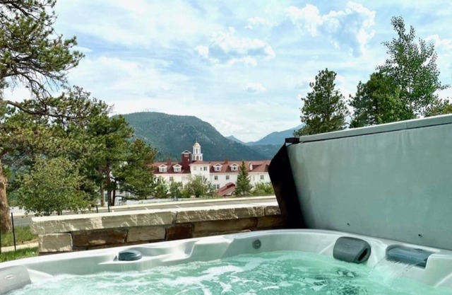 Condo w/ breathtaking views of the Rockies, patio w/ outdoor hot tub! #311