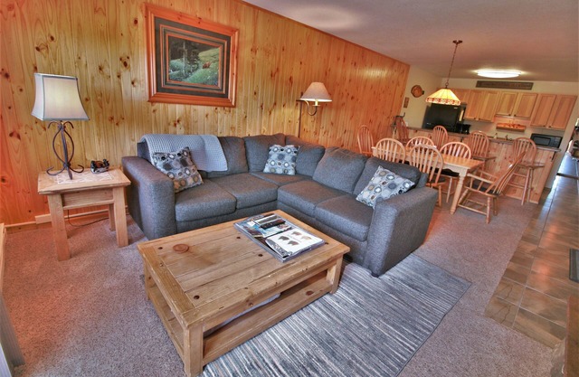 Condo w/clubhouse hot tub/gym; on Free Shuttle Route to Winter Park Ski Resort