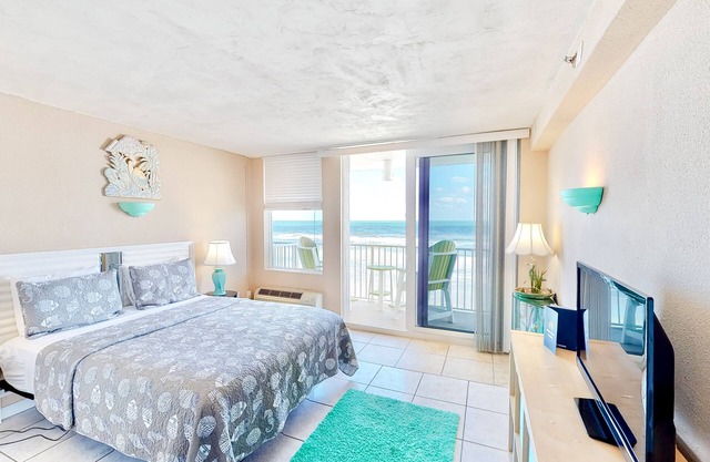Condo w/furnished balcony, shared pool, hot tub, game room, gym, & beach access