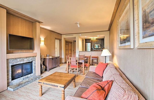 Condo w/Outdoor Heated Pool + Hot Tub Access!