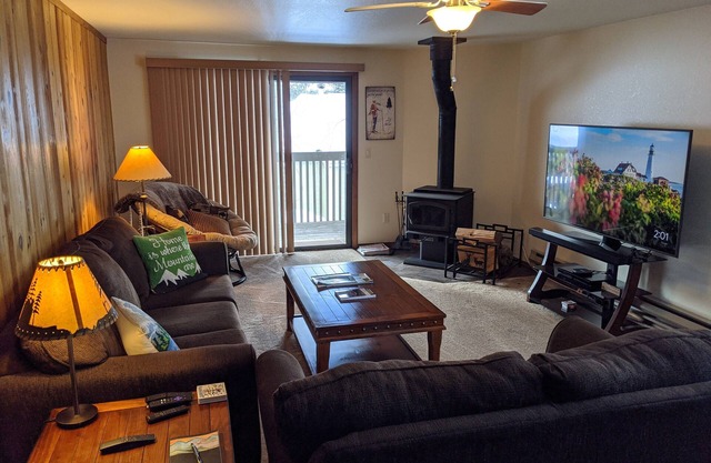 Condo w/Pool; walk to Davis Beach, Ponderosa Park