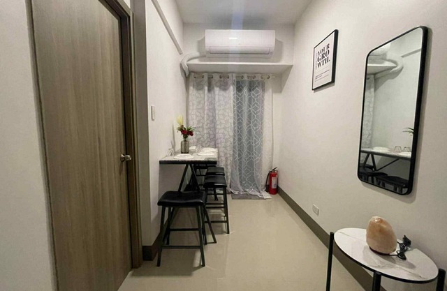 condo with AC in Mandaluyong City