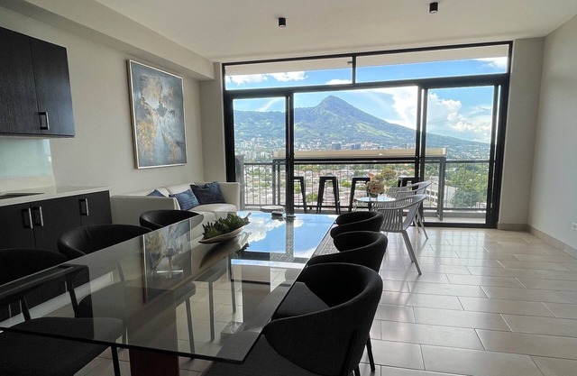 Condo with amazing view of San Salvador, 2bd 3bth