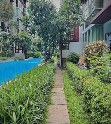 Condo with Pool View & Great Amenities Bangkok