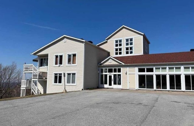 Condo with spectacular view for monthly rental in Mont Sutton