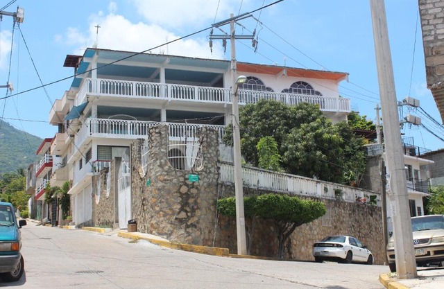 Condominio AcaGutty 1B