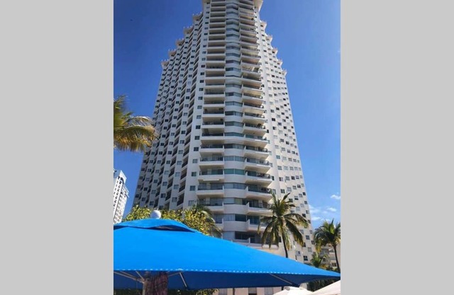 CONDOMINIO FRENTE AL MAR
