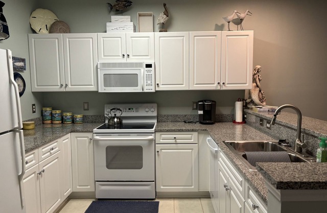 Condominium in the Beautiful Gated Community of Ocean Keyes