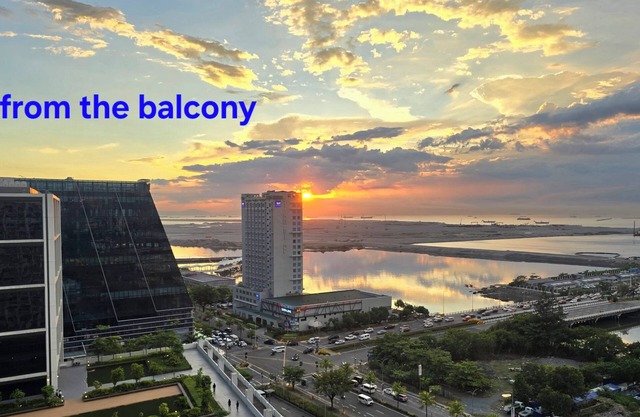 Condotel with balcony in Pasay Manila near MOA. NAIA Airport, PICC