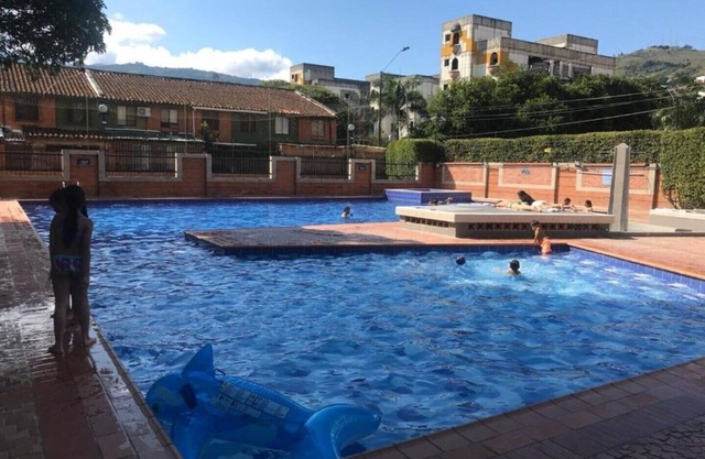 Confortable South Cali Condo Closed to Ciudad Deportiva Cosmocentro & Imbanaco