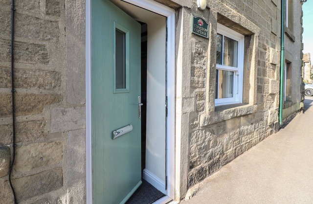 CONISTON COTTAGE, pet friendly, with open fire in Youlgreave