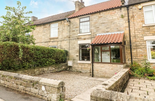 CONISTON HOUSE, pet friendly, with open fire in Staindrop
