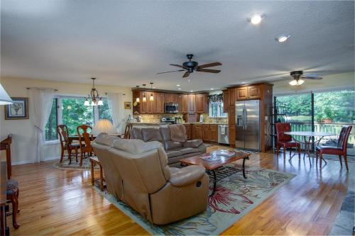 Connestee Lakefront Retreat