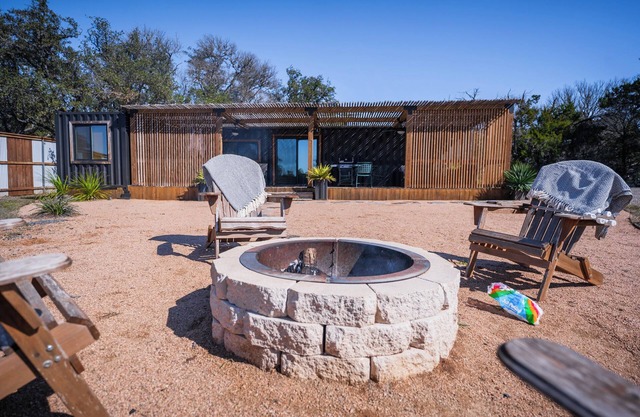 Contained in Gruene! Hot Tub! Minutes to Gruene Hall!