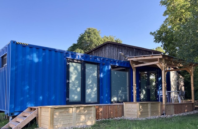 Container Tiny House mit Parkplatz, Glasfaser, Netflix, Veranda