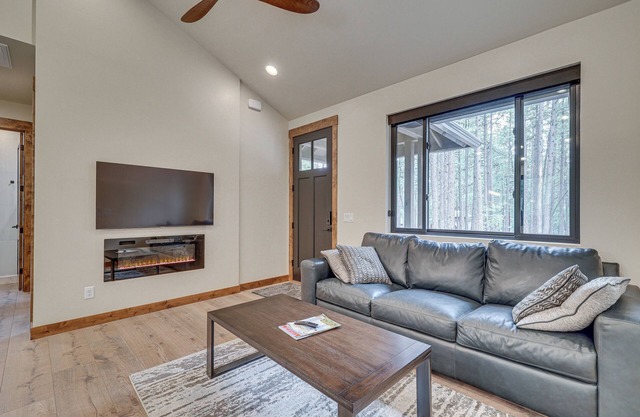 Contemporary & Cozy! Pinetop Country Club Casita