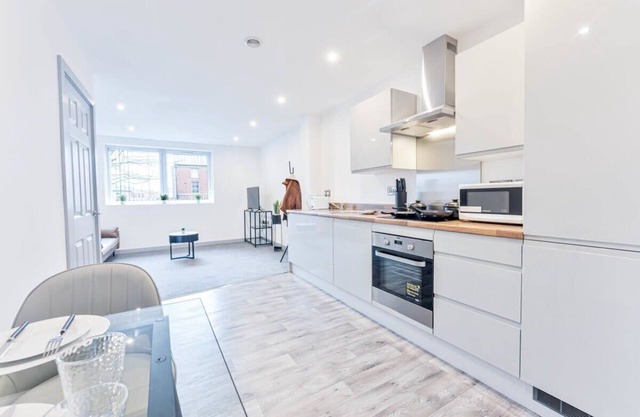 Contemporary 1 Bed Apartment in Wolverhampton