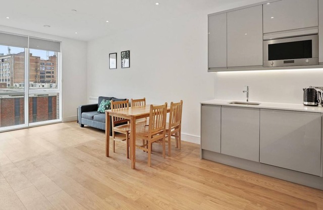 Contemporary 1 Bedroom Apartment - Chinese Quarter - Birmingham City Centre