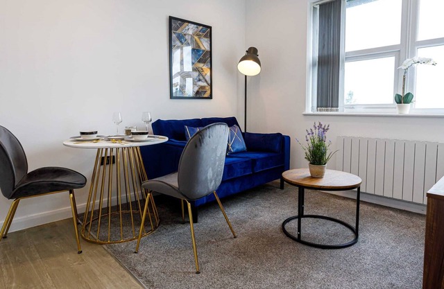 Contemporary 1 Bedroom Apartment, Central Bolton