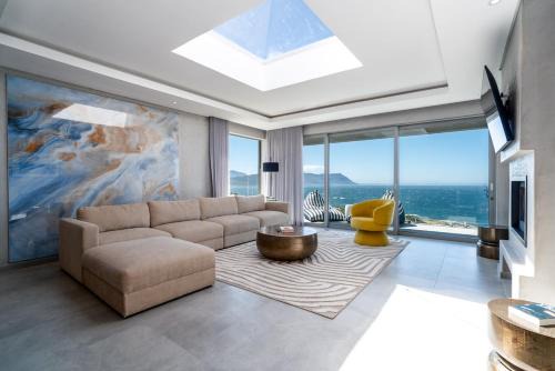 Contemporary 2 Bedroom apt with Indian Ocean Views