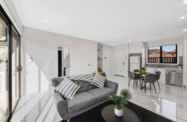 Contemporary 3-Bedroom Townhouse with Outdoor Area