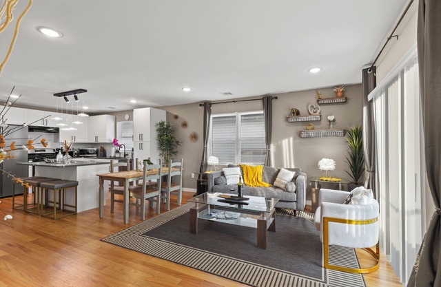 Contemporary 3bds near NYC/EWR with free parking