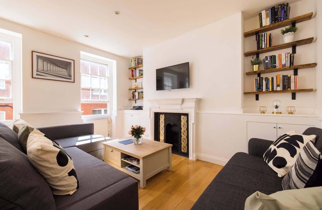 Contemporary Apartment in Central Bloomsbury