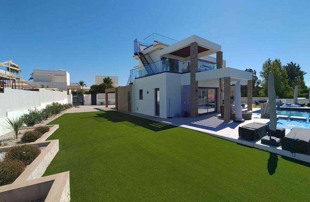 Contemporary Carvoeiro Villa | 4 Bedrooms | Villa Bonita | Balcony Sea Views |.