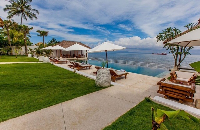 Contemporary-Colonial Style 4BR Ocean View Villa, Candidasa! W/Swimming Pool!