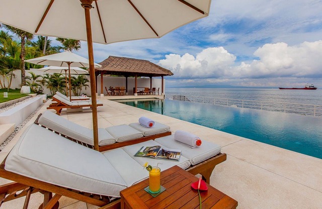 Contemporary-Colonial Style 4BR Villa, Ocean View - W/Swimming Pool!
