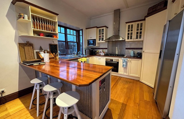 Contemporary & Elegant 1920's Period Home
