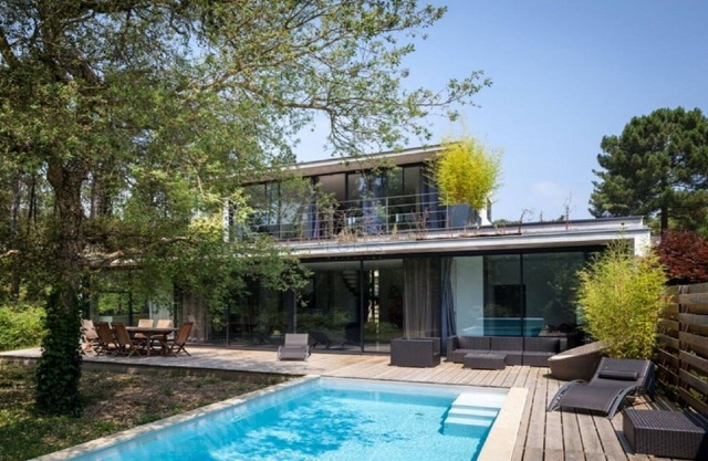 Contemporary forest edge, heated pool, near beaches and golf