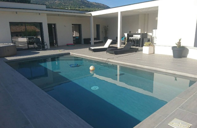 Contemporary air-conditioned villa with pool