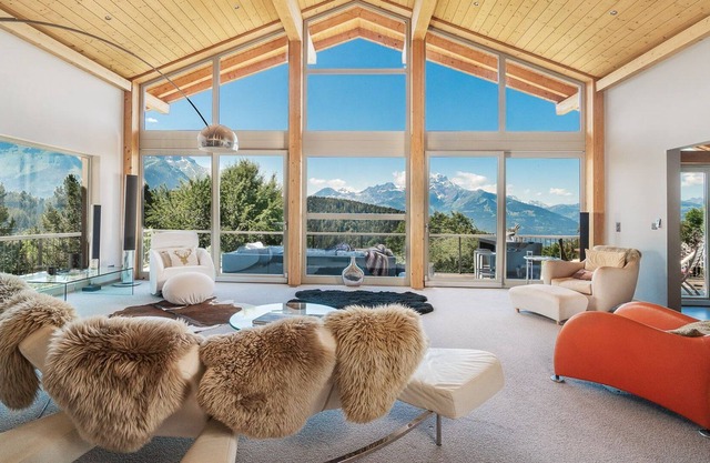 Contemporary luxury chalet - 6/7 bedrooms. Free WiFI