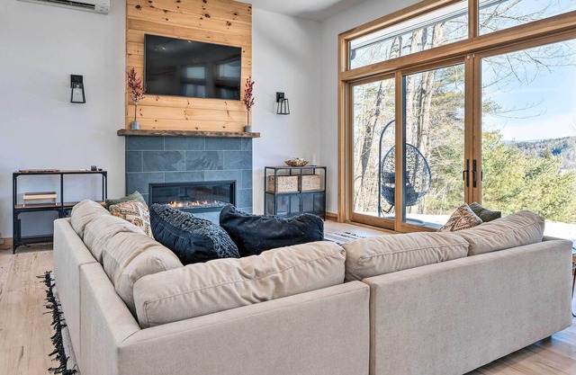 Contemporary Mountain-View Home on Lake Morey