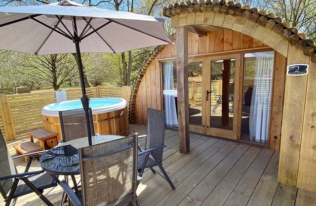 Contemporary, spacious and stylish retreats with one double bedroom and one twin bedroom.