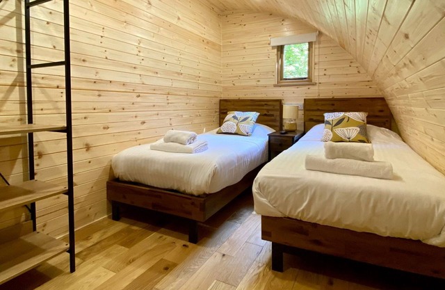 Contemporary, spacious and stylish retreats with one double bedroom, one twin bedroom and sofa which