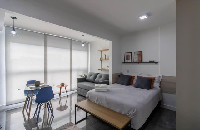 Contemporary Studio - GRU 1103