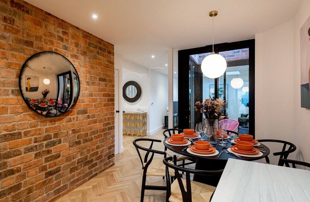 Contemporary Townhouse with Parking
