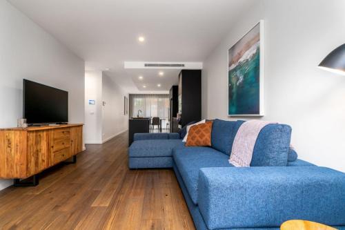 Contemporary Tri-Level APT in a Prime Central Spot - Hosted by Canstay